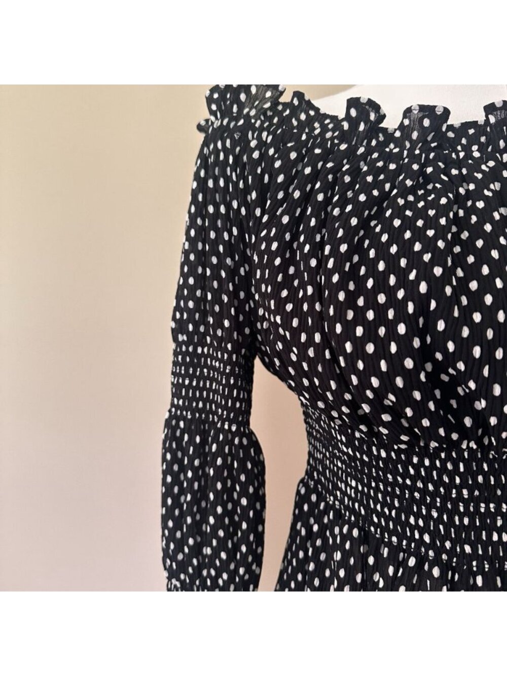 La Ven XS Peasant Top Black White Polka Dot Bell Sleeve Off-the-Shoulder Smocked - Picture 5 of 9